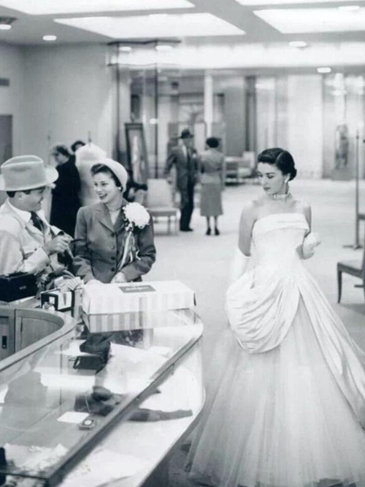 Did Marilyn Monroe Photobomb #17? 😲