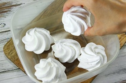 Keep Meringues Crisp: My Foolproof Storage Tips
