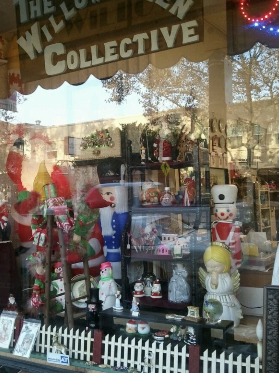I found a cute vintage shop!
