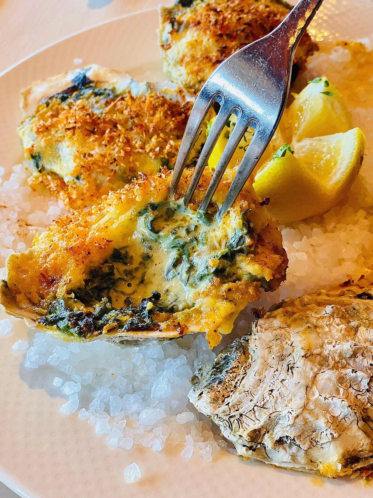 Scott’s Seafood - A Seafood Place with Strong Artistic Atmosphere.