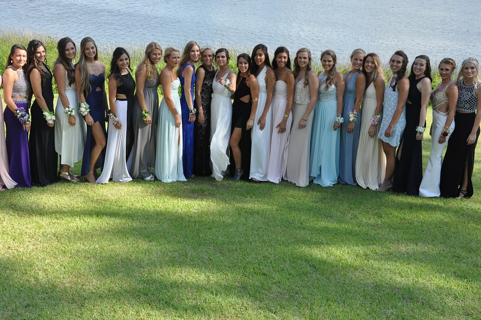 How Can I Stay Friends With My Teacher After Prom?