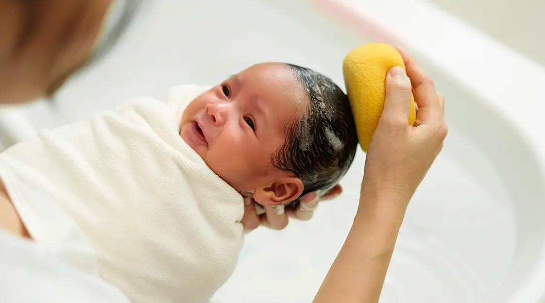 Tiny Toes, Big Splashes: Making Baby’s First Bath a Cozy Ritual