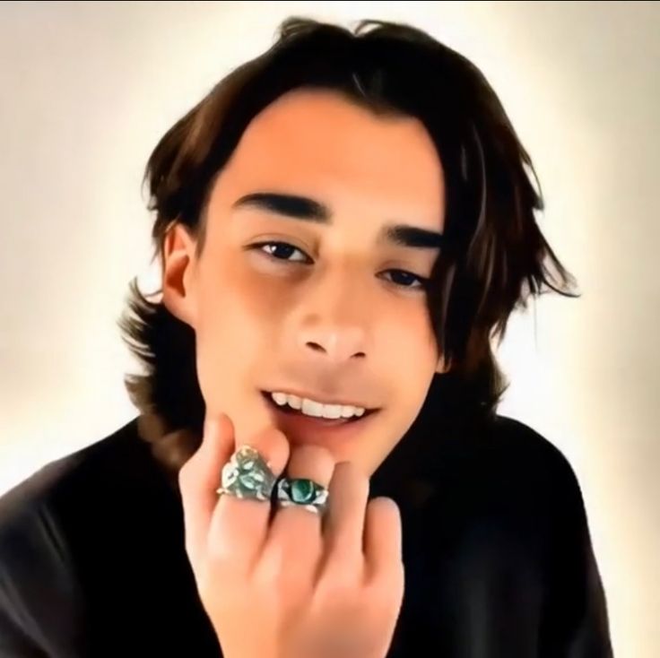 From Buzzcut to Flow: The Real Guide to Growing Out Your Hair