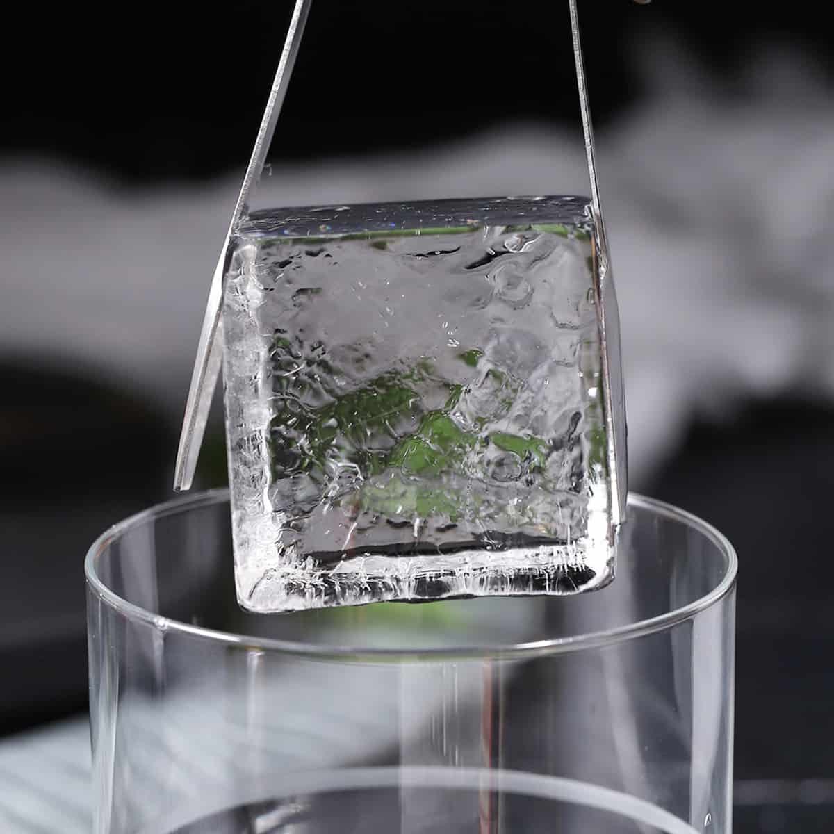 How to make Crystal Clear Ice Cubes for Perfect Cocktails