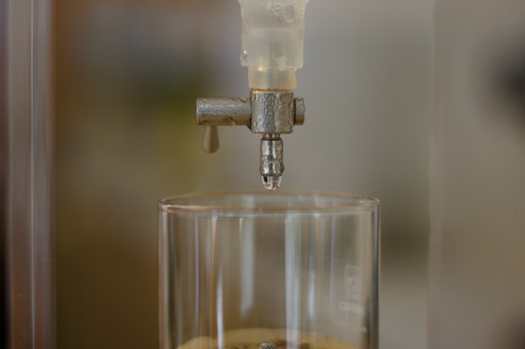 2 Simple Ways to Make Sparkling Water at Home