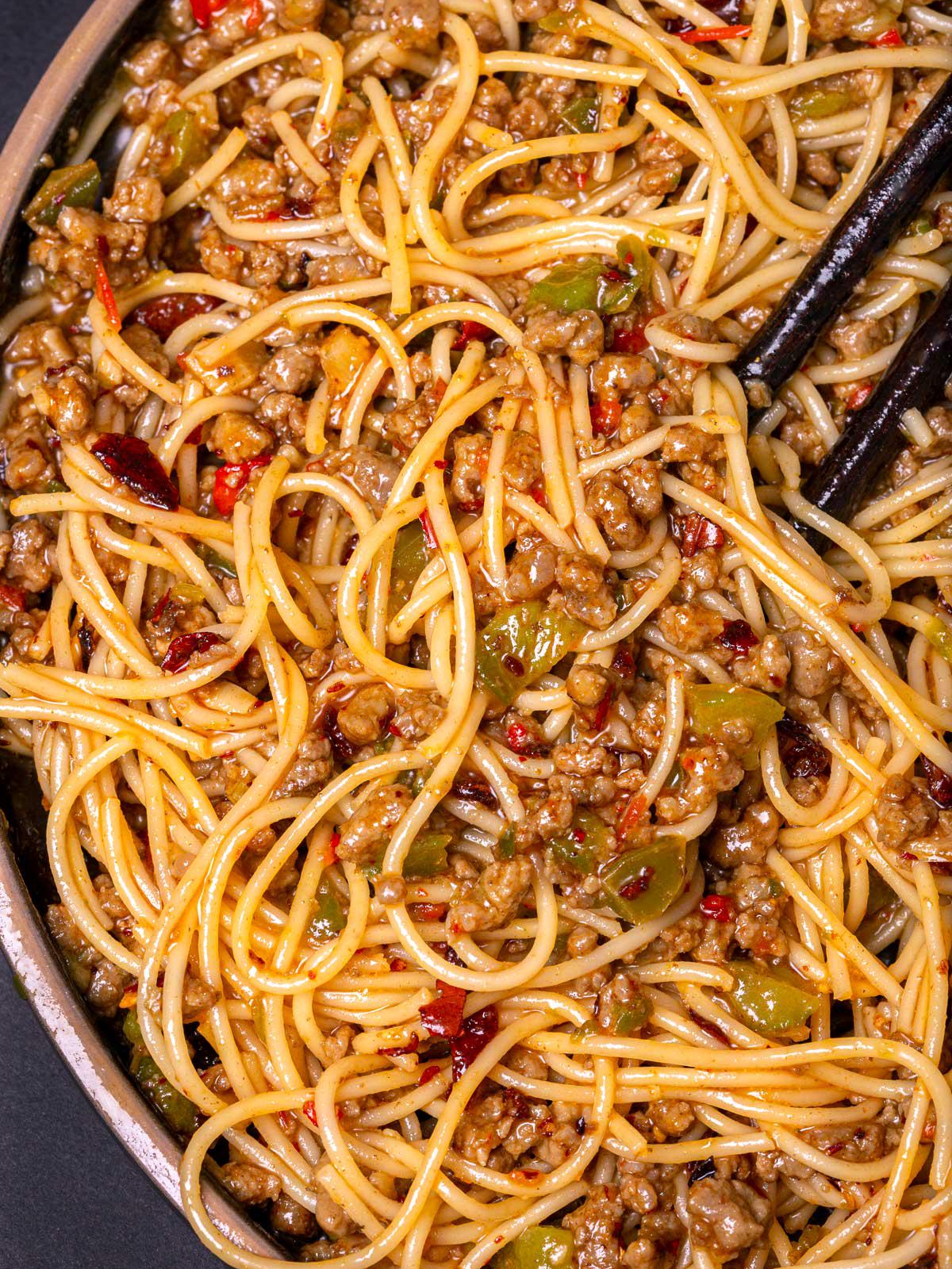 Chinese Style Pasta with Ground Beef and Bell Pepper: Unexpected Flavor Combo! 🍜🌶️