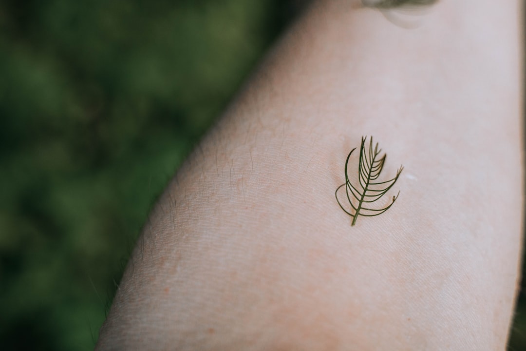 Tan Tattoos: The Secret to Playful Summer Skin (No Ink Needed!)