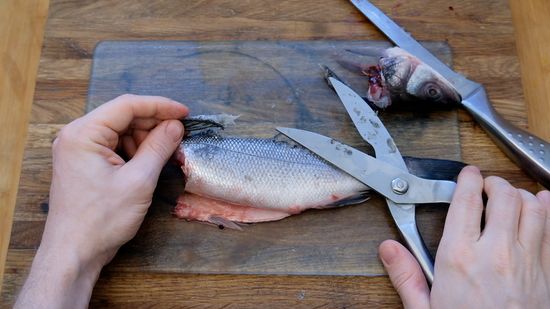 Fish Skin Removal Made Simple: No More Slippery Mess! 🐟🔪