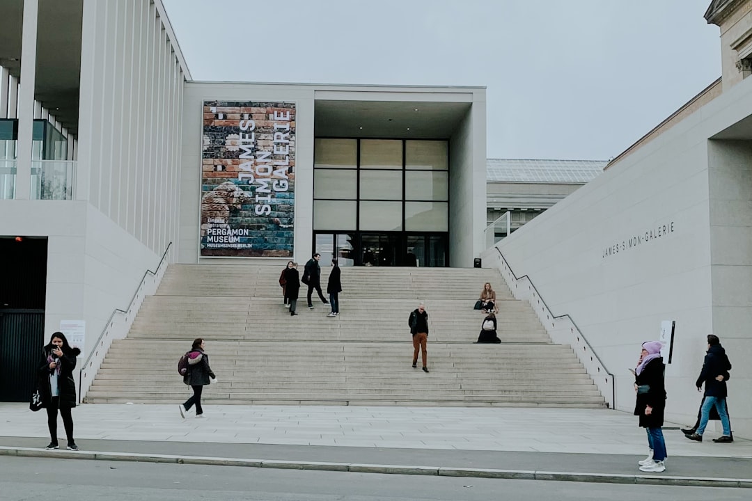 Vienna’s Art Scene Swaps Grit for Glimmers, but Keeps Its Edge