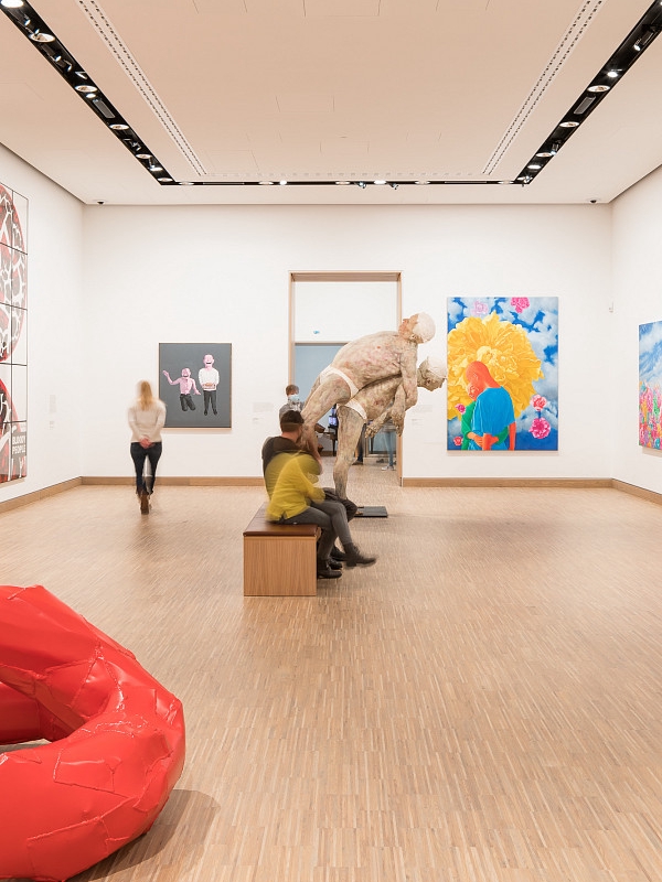 Vienna’s Art Scene Swaps Grit for Glimmers, but Keeps Its Edge