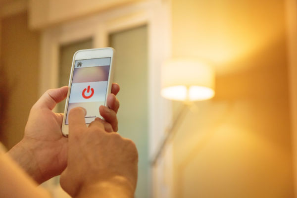 📱Tech Hacks to Keep Aging Parents Safe & Connected