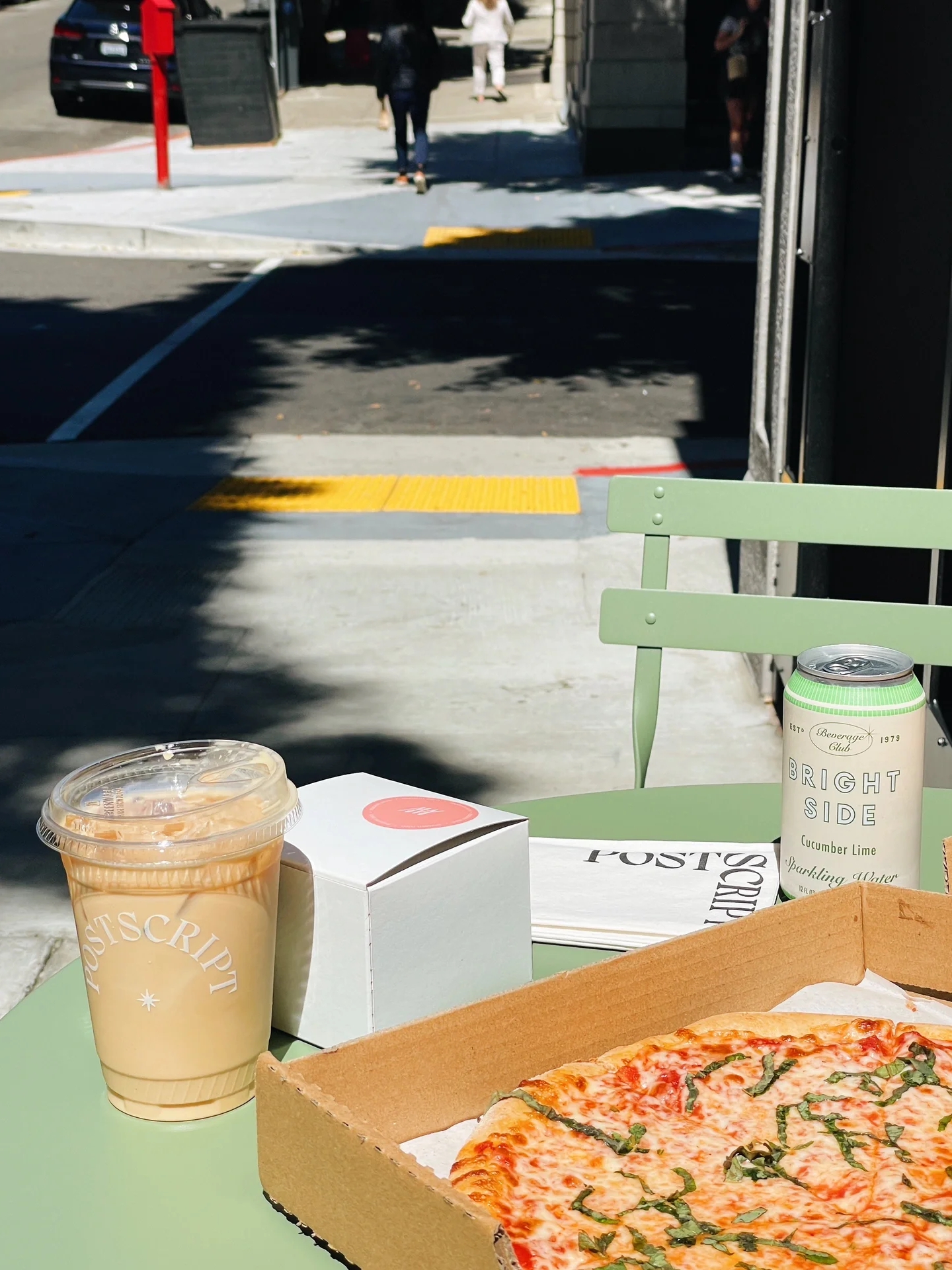 San Francisco | A beautiful new hybrid coffee shop has opened on the street corner ☕️🌷🍾.