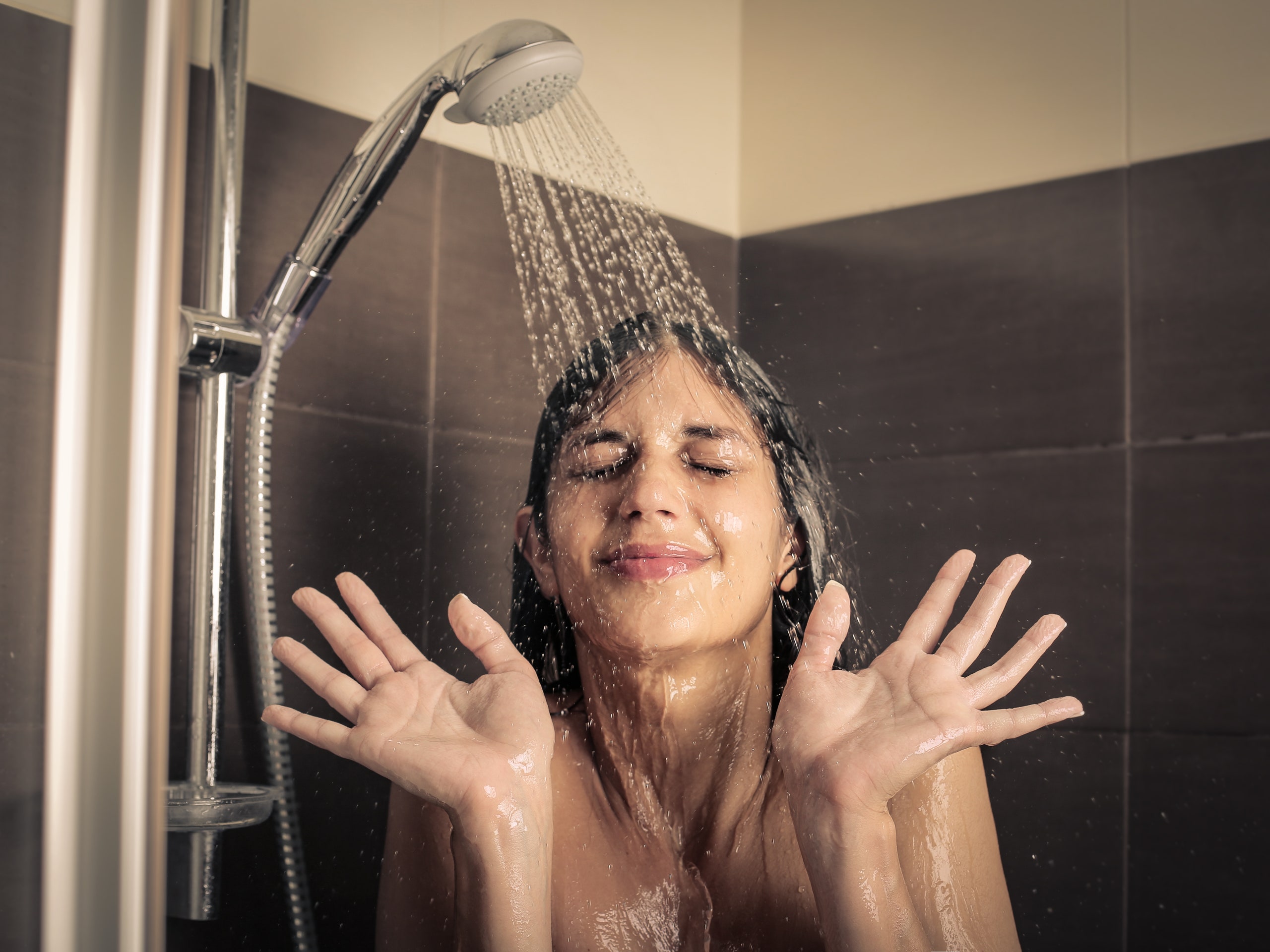 Goodbye, Post-Shower Frizz: Small Tweaks, Big Hair Wins