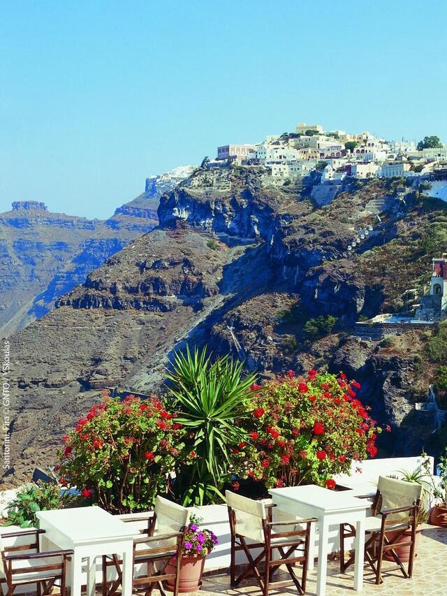 Santorini’s Secret: No Crowds, Same Views