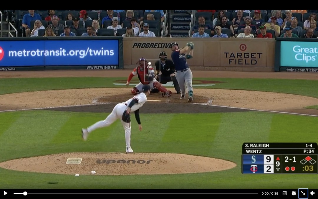 Cal Raleigh homers 4th straight game (32nd HR), career first!