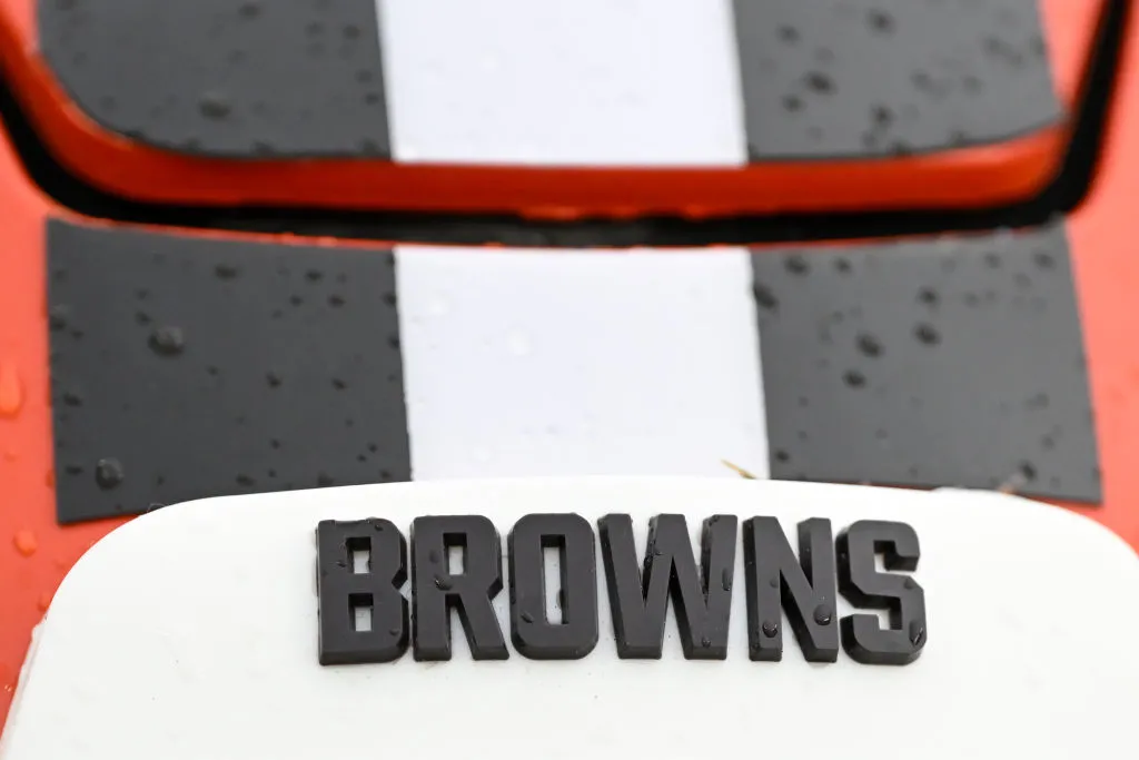 Only longterm fans know: The Browns' color-changing helmets
