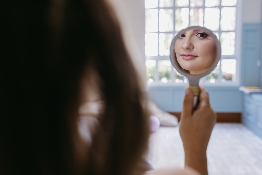 Best Makeup Fixes for Soft Round Faces