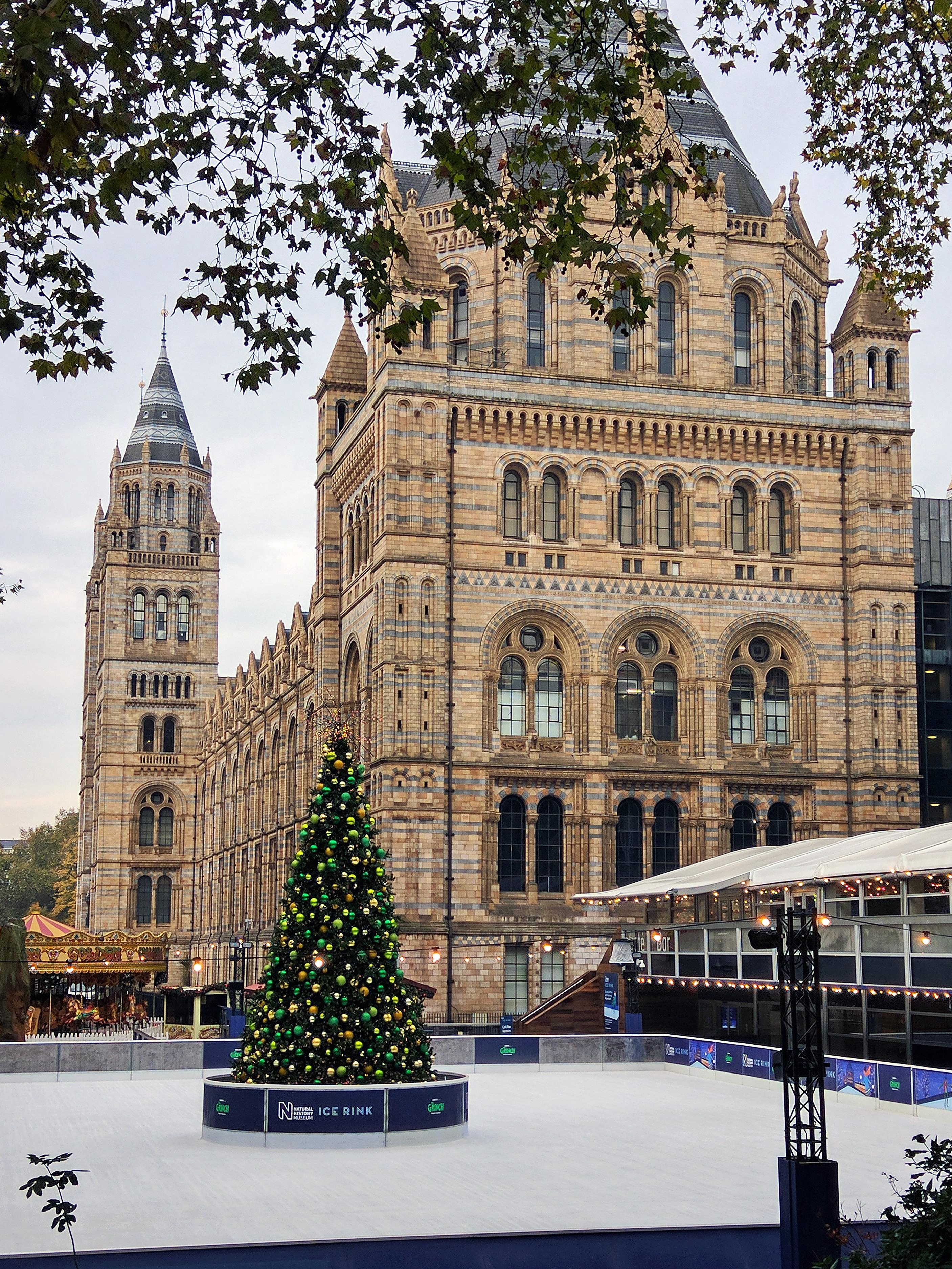 Christmas Crowds, Quiet Loneliness