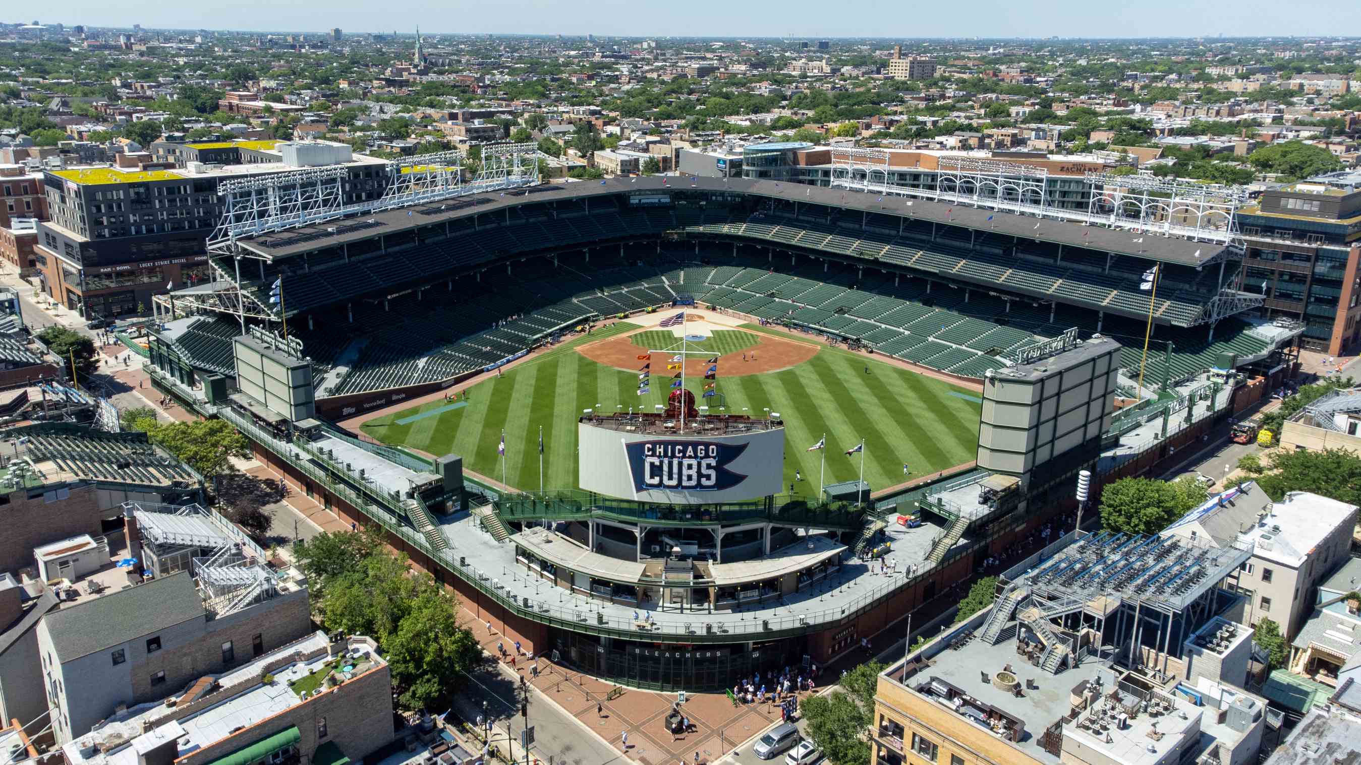 The Ultimate Transportation Guide to Wrigley Field 🚊⚾