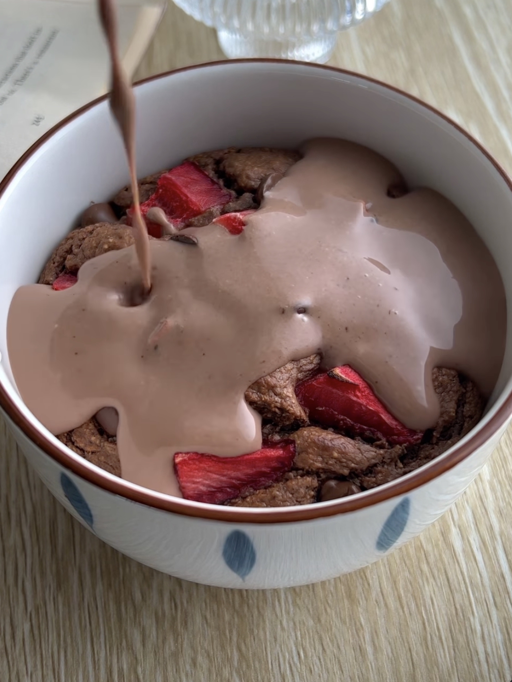 🍓🍫✨ Heaven in a bowl ! Strawberry Brownie Baked Oats Recipe Reveal!