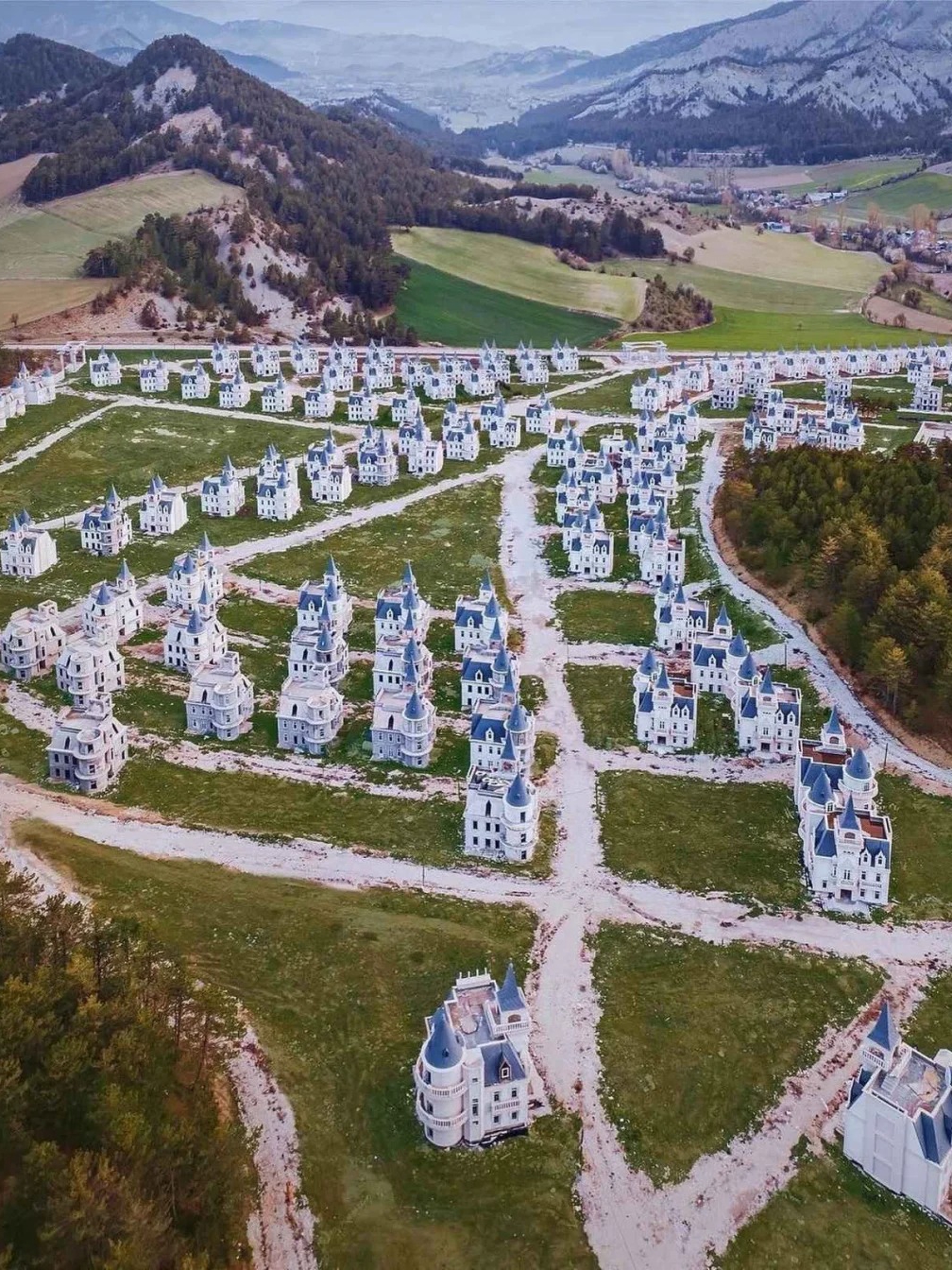 Babastar Castle, famous for its abandonment