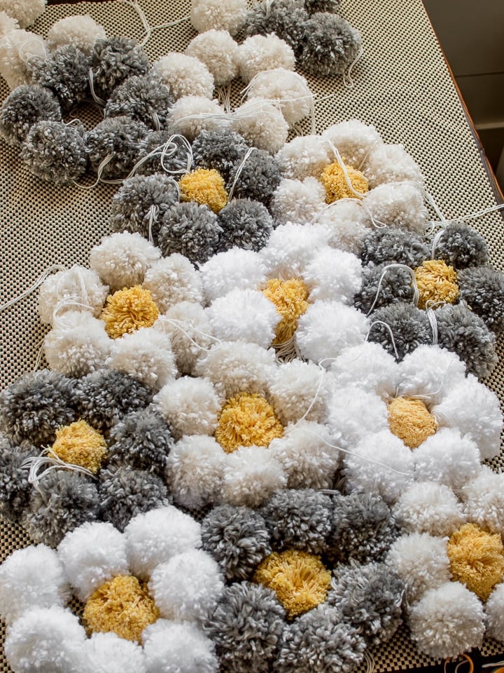 HOW TO MAKE A POM POM RUG THE EASY WAY – IT’S SO FLUFFY!