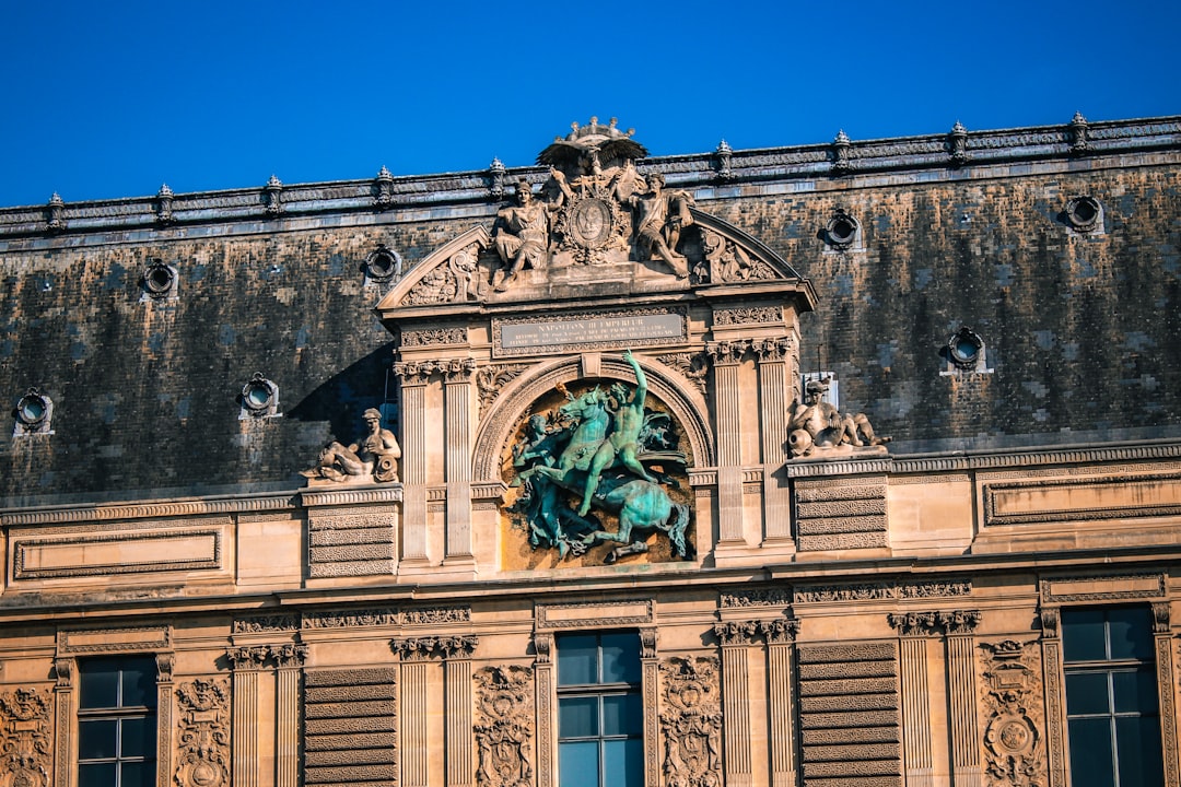  Paris Paints in Millions: Art Basel’s Grand Palais Unveils Its Pricey Palette