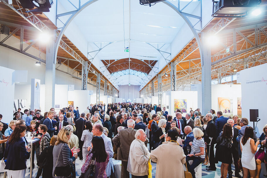 Art World Refuses to Hibernate: Fall’s Global Fair Frenzy