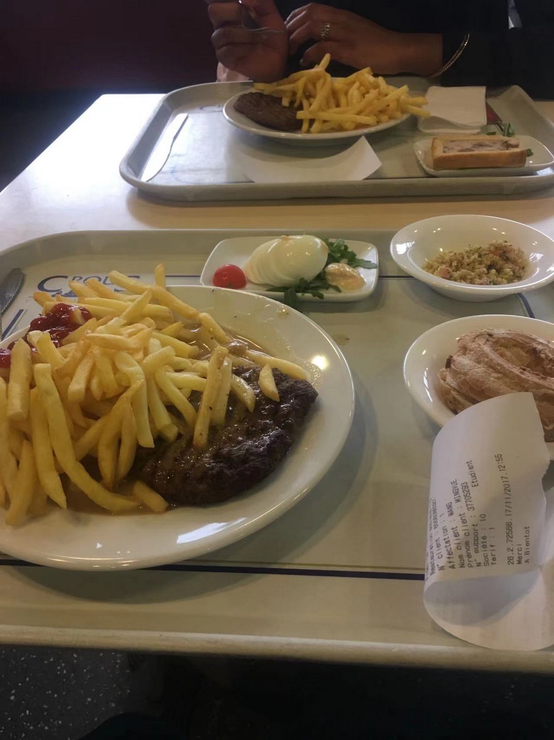 What meals do French unis have?