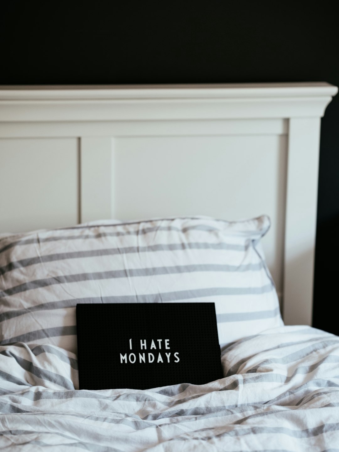 Dreading Mondays: My Job Anxiety Is Taking Over! 😩