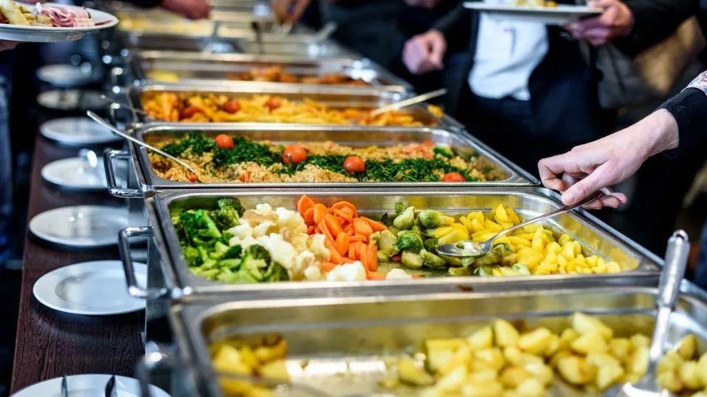What do Spanish university cafeterias offer?