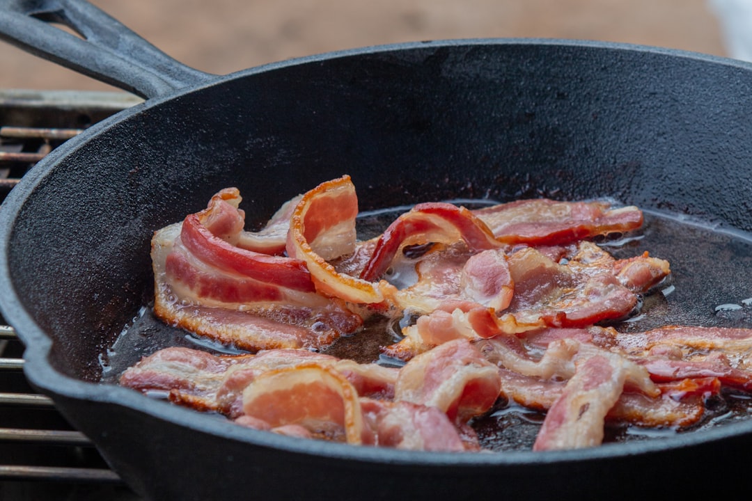 Worried that fried bacon be greasy? Try the microwave oven!