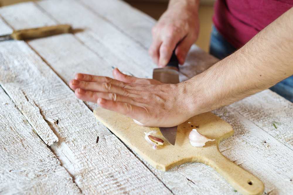 The easiest way to Peel Garlic(Without Sticky Fingers)