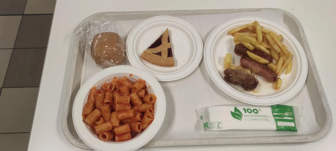 What do Italian canteens offer to students?