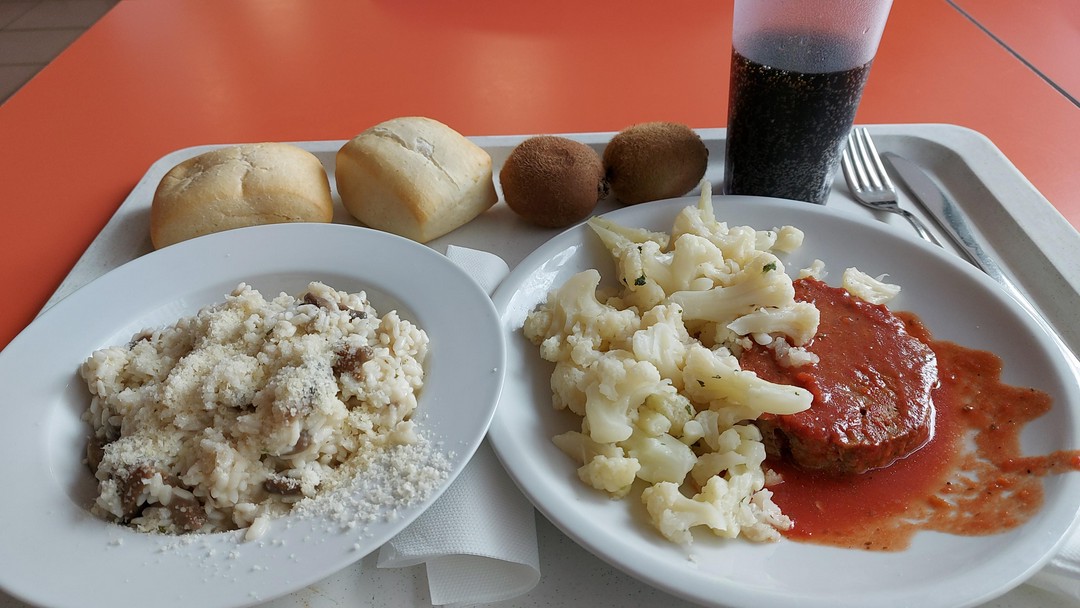 What do Italian canteens offer to students?