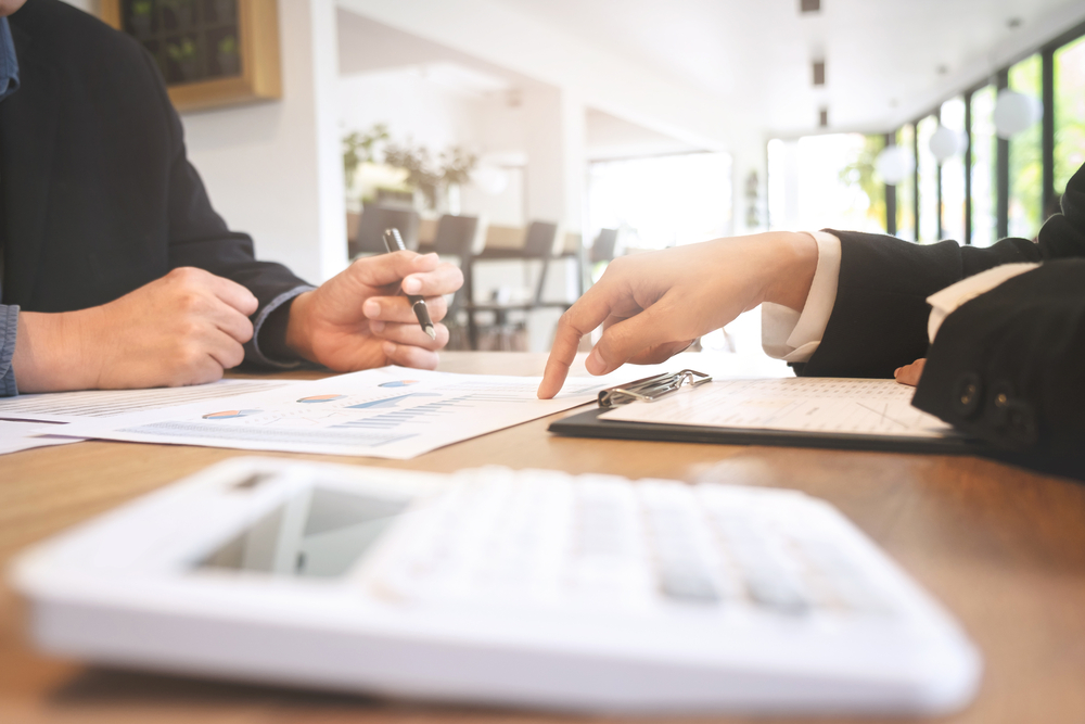 Wealth Manager Friend Admits: Clients Pay for Peace of Mind, Not Results! 😳💸