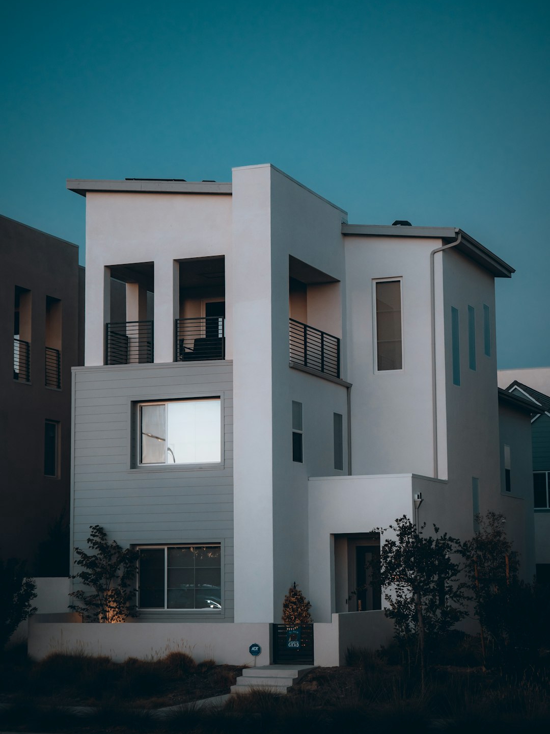 Torn Between Maxing My 401k or Saving for a Home—Help! 😩🏠