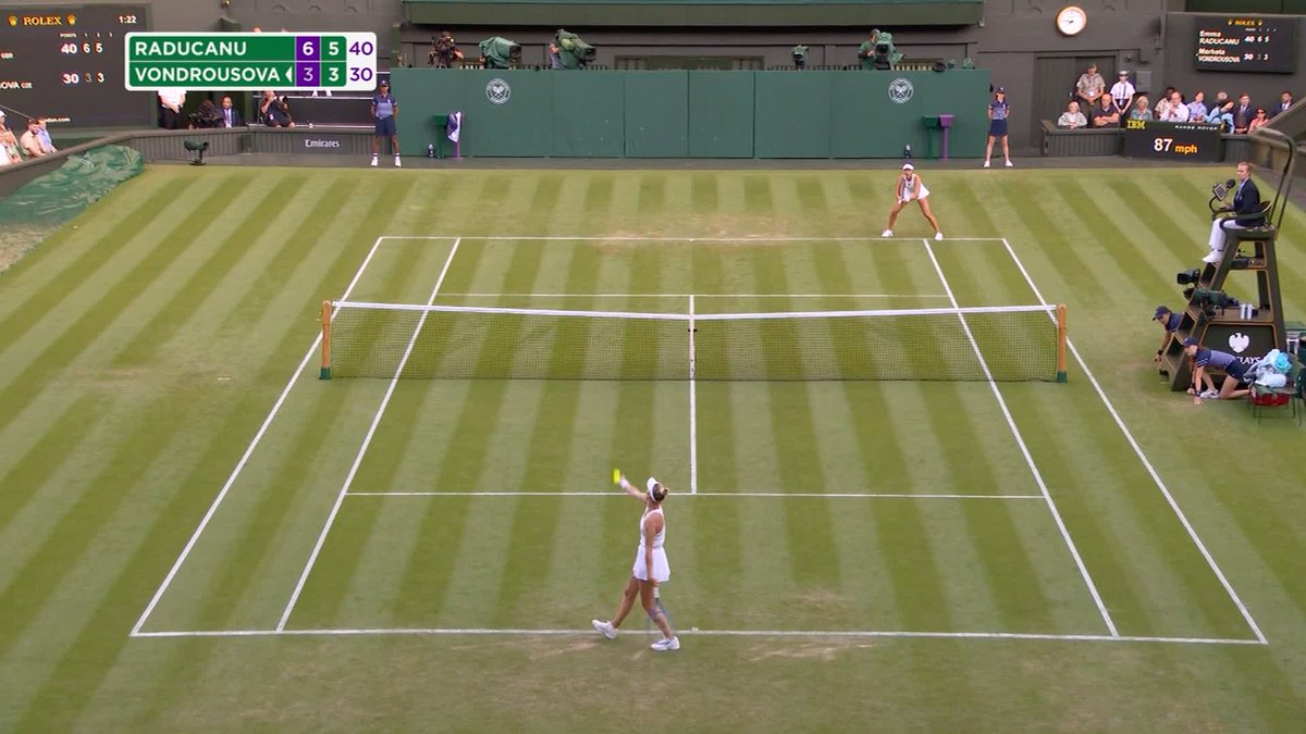 Raducanu Rocks Centre Court vs Vondroušová