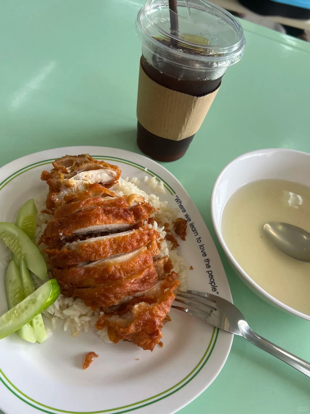 What do Sawasdee ka unis canteens offer?