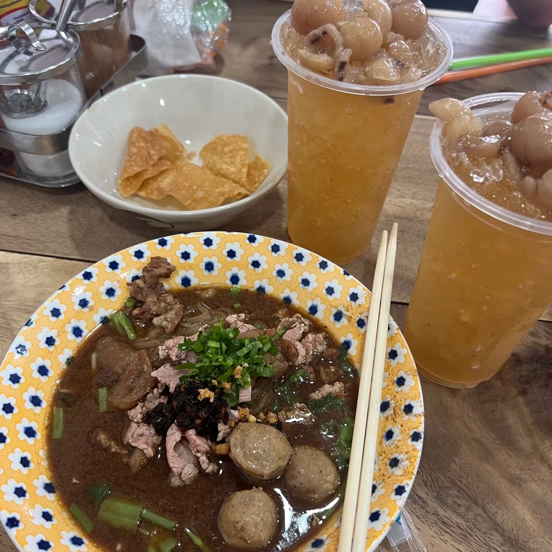 What do Sawasdee ka unis canteens offer?