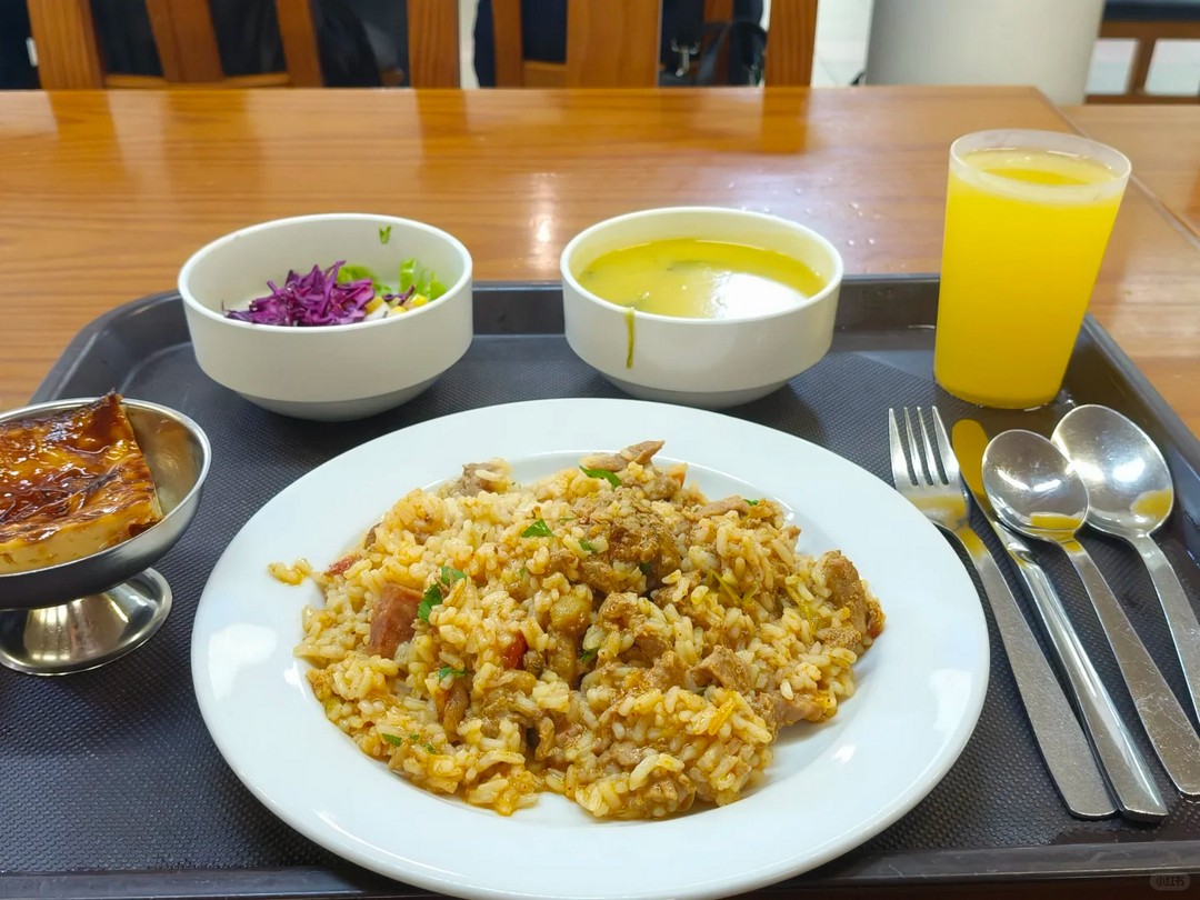 What do students have in the cafeterias of Portuguese universities?