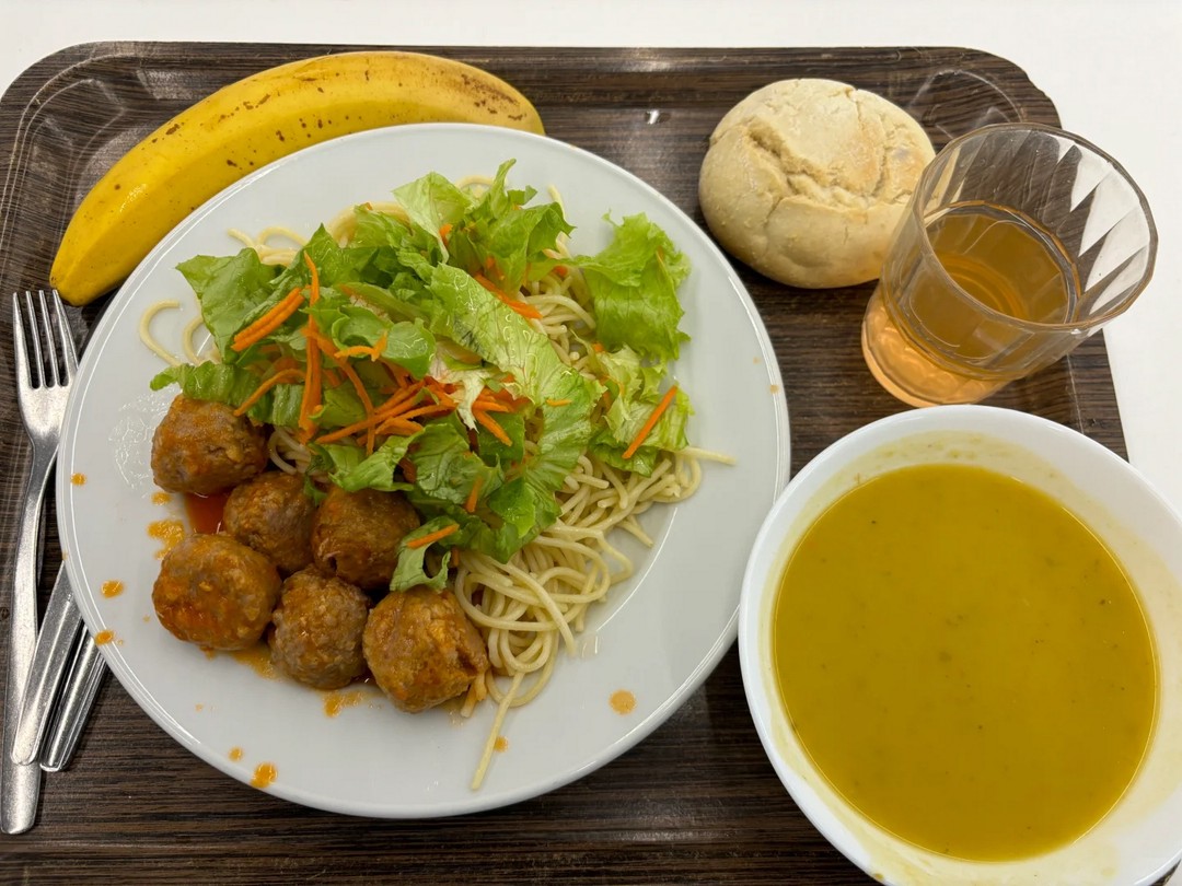 What do students have in the cafeterias of Portuguese universities?