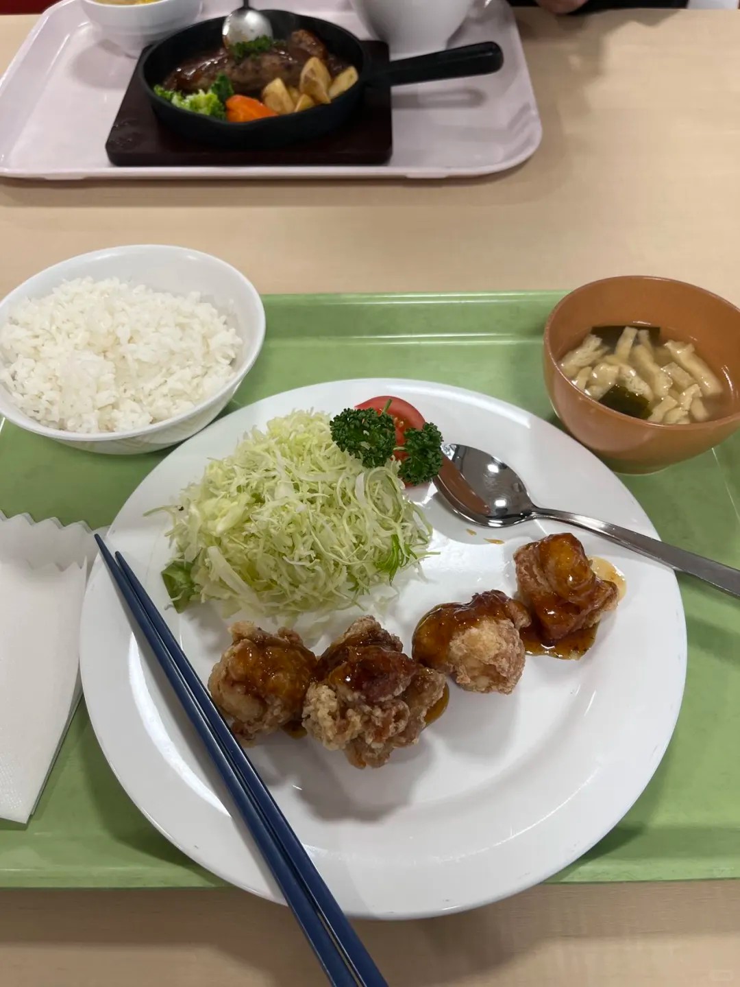 What do students have in the cafeterias of Japanese unis?