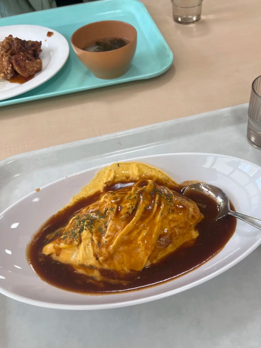 What do students have in the cafeterias of Japanese unis?