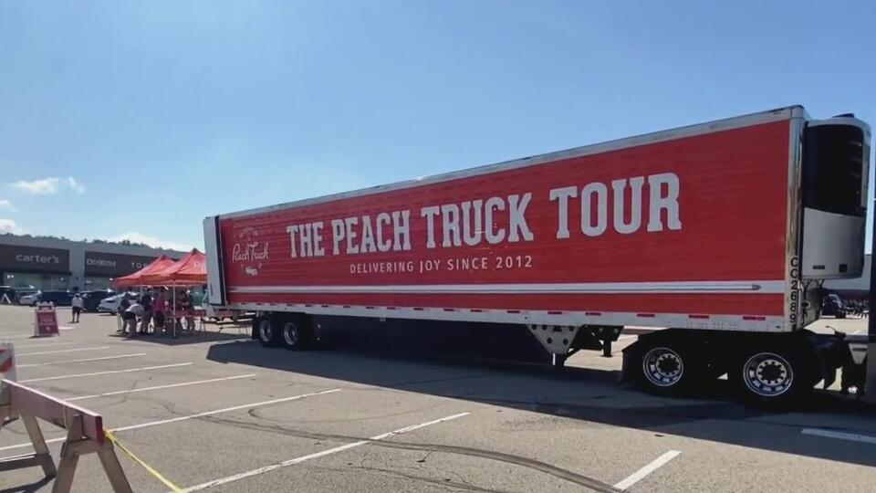 Peach Truck Mania Hits Pittsburgh!