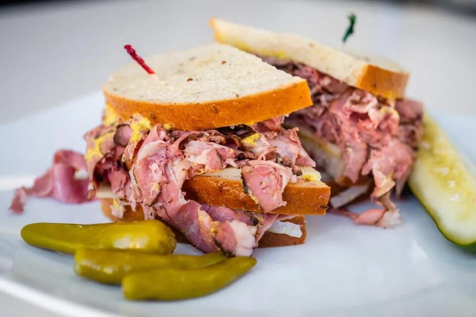 Chicago’s Beach Sandwich Crawl 🍞🏖️