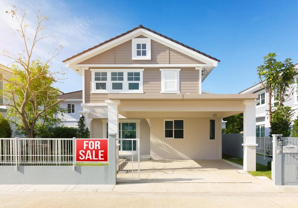 Why Rich Folks Are Buying Homes With Cash