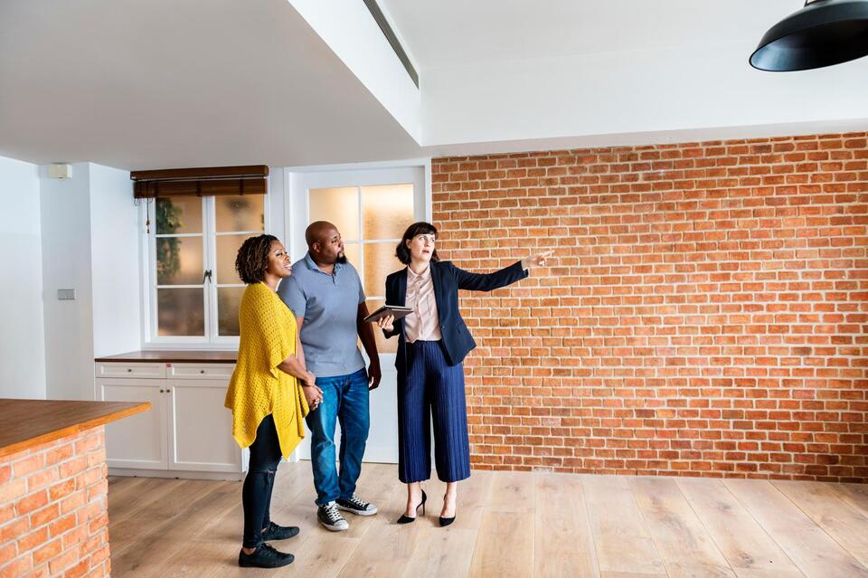 Why Rich Folks Are Buying Homes With Cash