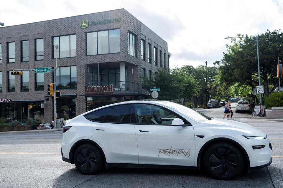 Tesla Robotaxi’s Oops Moment in Austin
