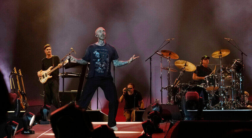 Maroon 5 Tour: Adam’s Big Comeback? 🎤